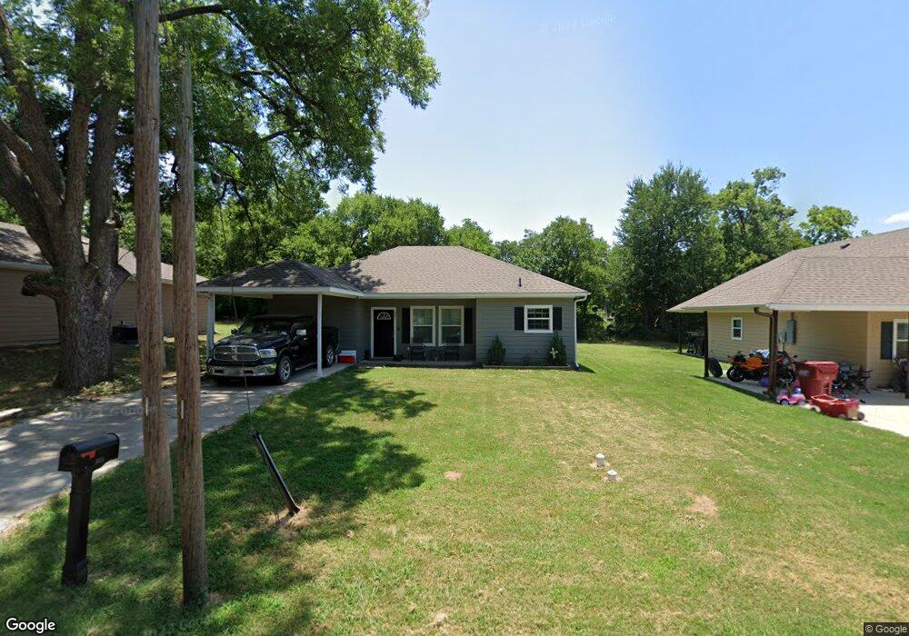 801 W 7th St, Bonham, TX 75418 - photo 1