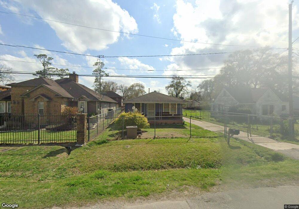 910 Firnat St, Houston, TX 77022 - photo 1