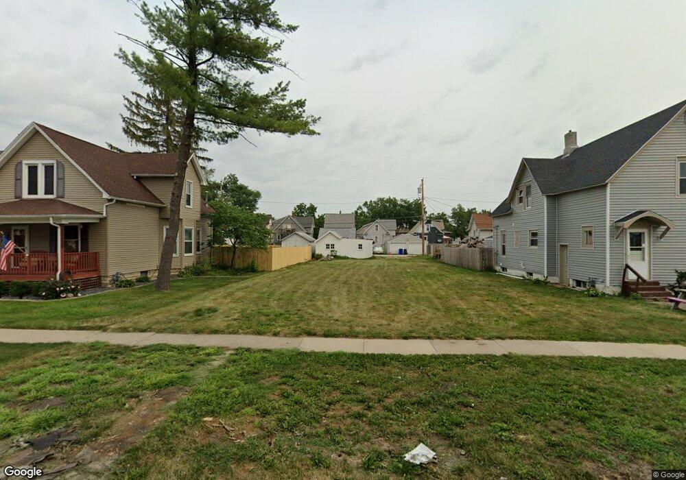 910 B Ave NW, Cedar Rapids, IA 52405 - photo 1