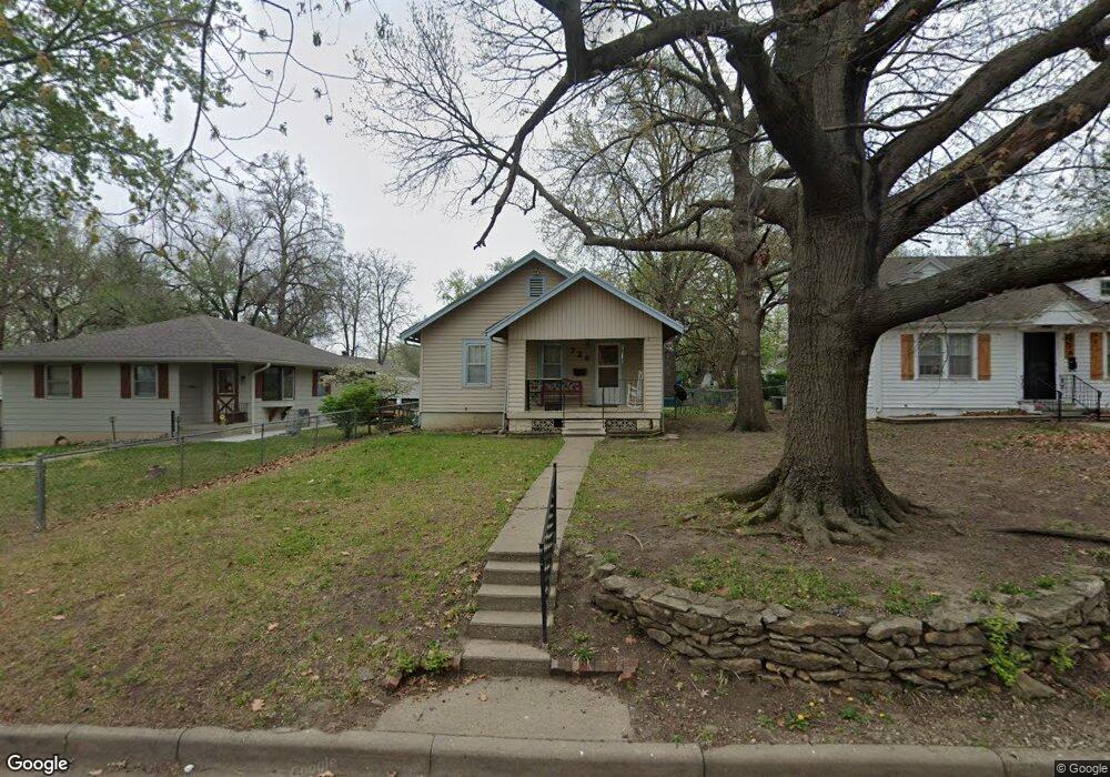 726 SW Cambridge Ave unit Package includes 5 p, Topeka, KS 66606 - photo 1