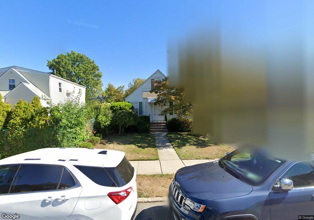 7609 266th St, New Hyde Park, NY 11040 - photo 1