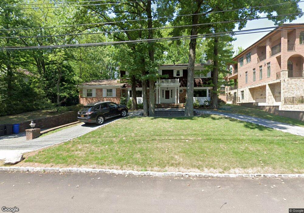 135 Circle Rd, Staten Island, NY 10304 - photo 1