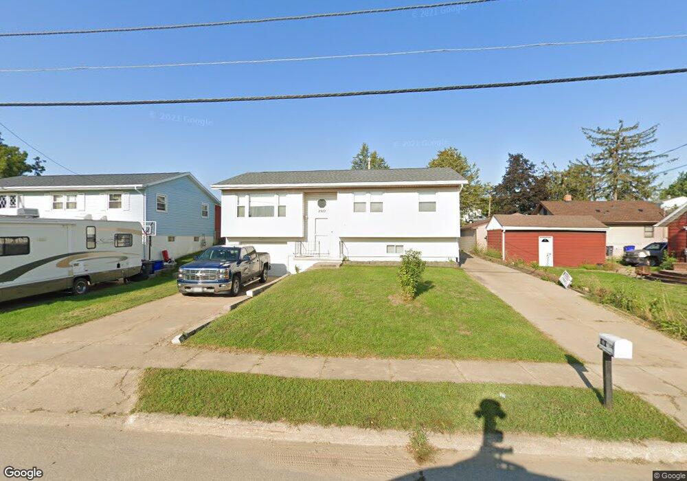 2910 Southland St SW, Cedar Rapids, IA 52404 - photo 1