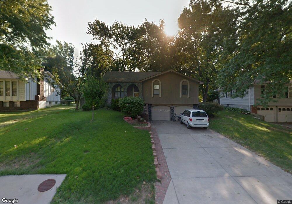 7115 Cody St, Shawnee, KS 66203 - photo 1