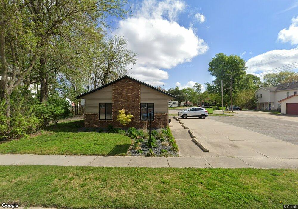 710 Delavan St, Lincoln, IL 62656 - photo 1