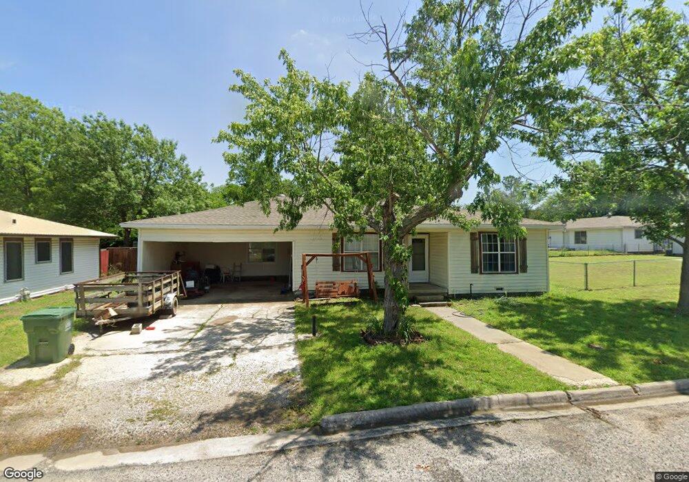 805 Carver St, Whitesboro, TX 76273 - photo 1