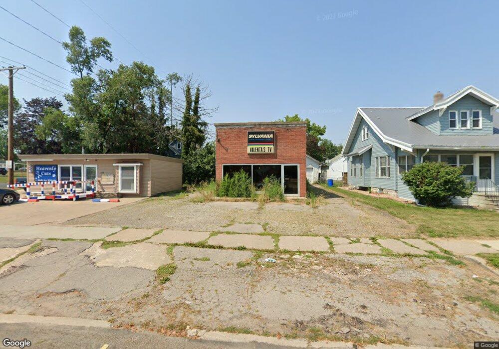 1734 B Ave NW, Cedar Rapids, IA 52405 - photo 1