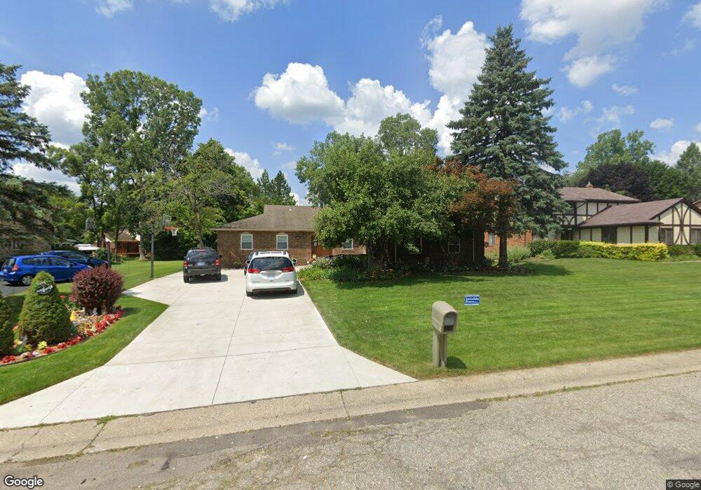 2240 Hidden Lake Dr, West Bloomfield, MI 48324 - photo 1