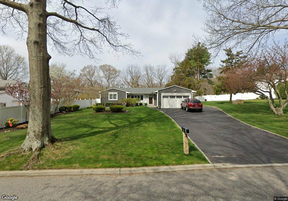 4 Pimlico Dr, ComMacK, NY 11725 - photo 1