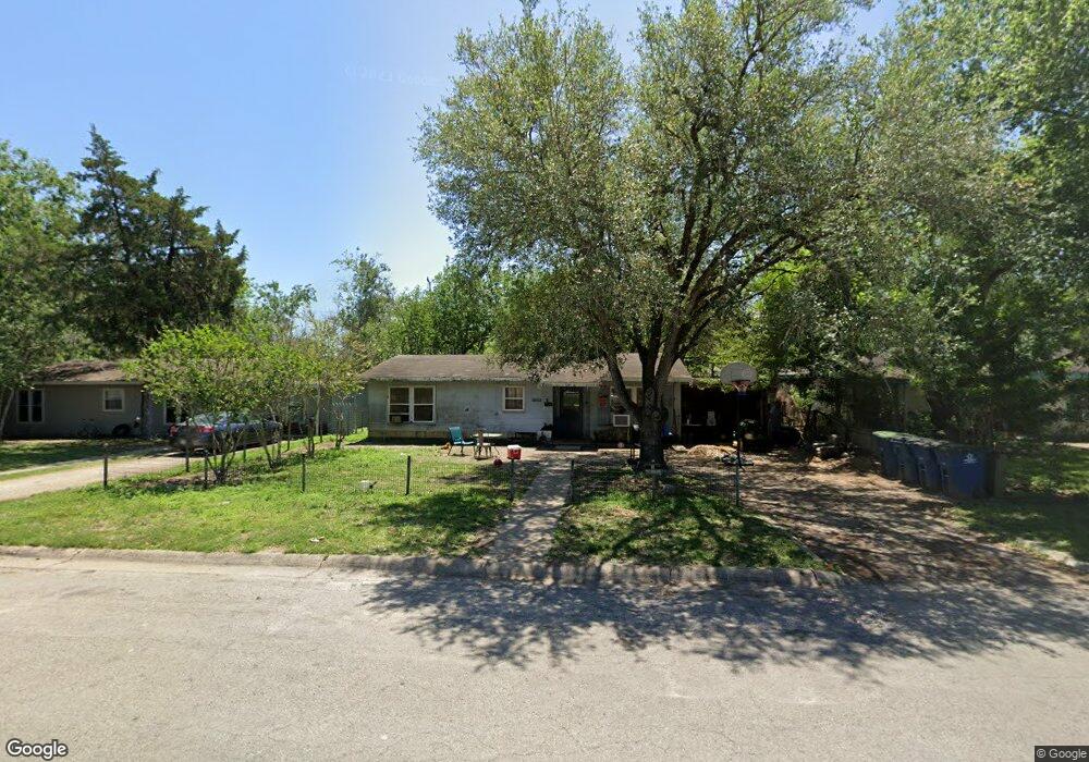 1002 E Huntington St, Beeville, TX 78102 - photo 1