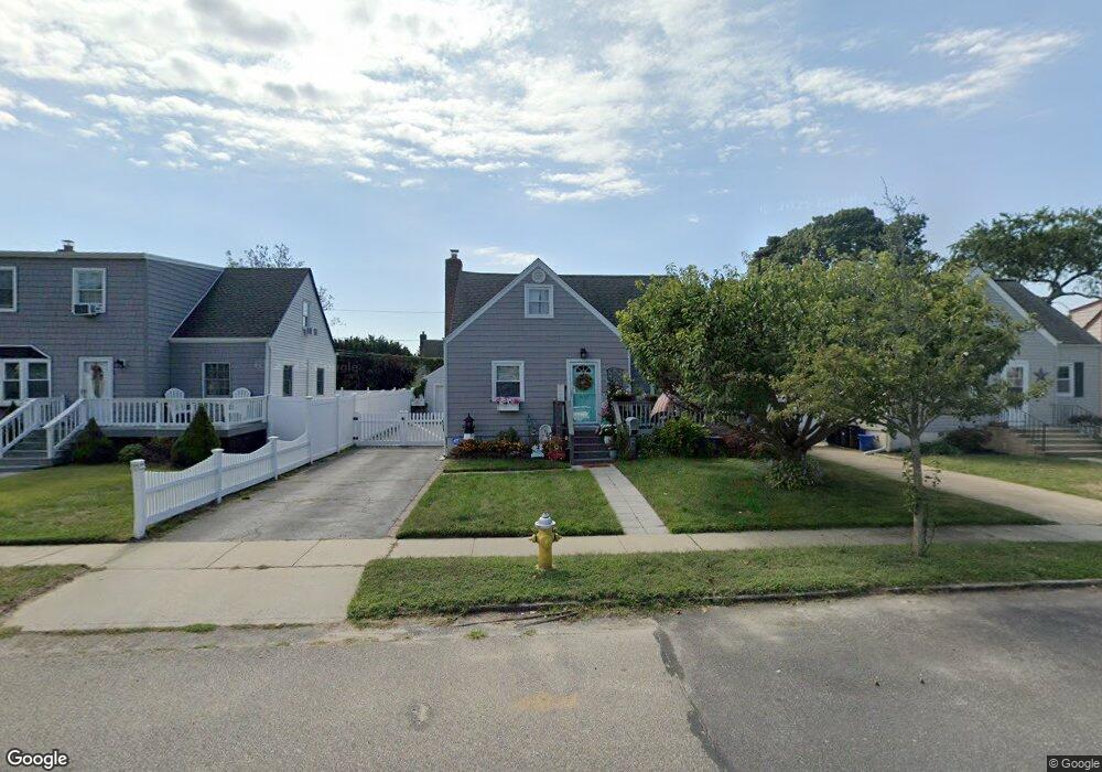 117 Venetian Blvd, Lindenhurst, NY 11757 - photo 1