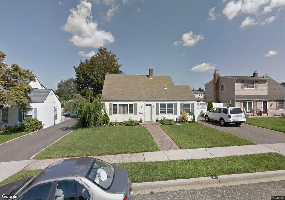 15 Baker Ln, Levittown, NY 11756 - photo 1