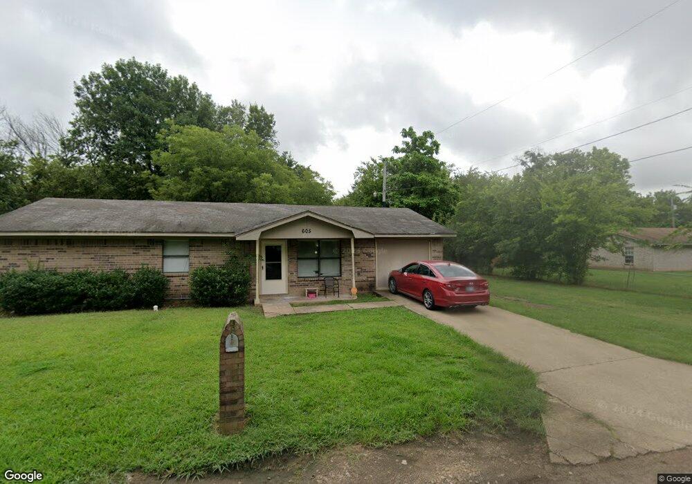 605 S H St, Hugo, OK 74743 - photo 1