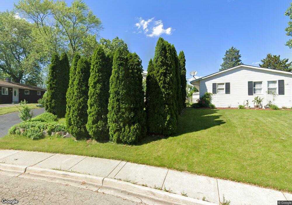 208 Butte Ln, Carpentersville, IL 60110 - photo 1