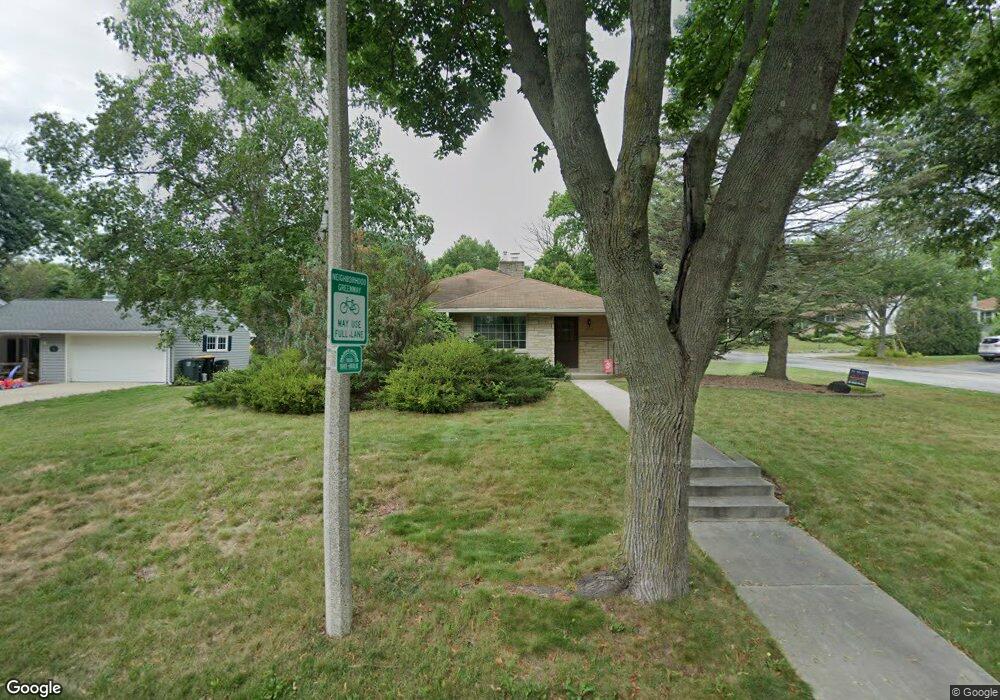 1575 N 118th St, Milwaukee, WI 53226 - photo 1