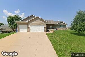 220 S Pine St, Wyoming, IA 52362
