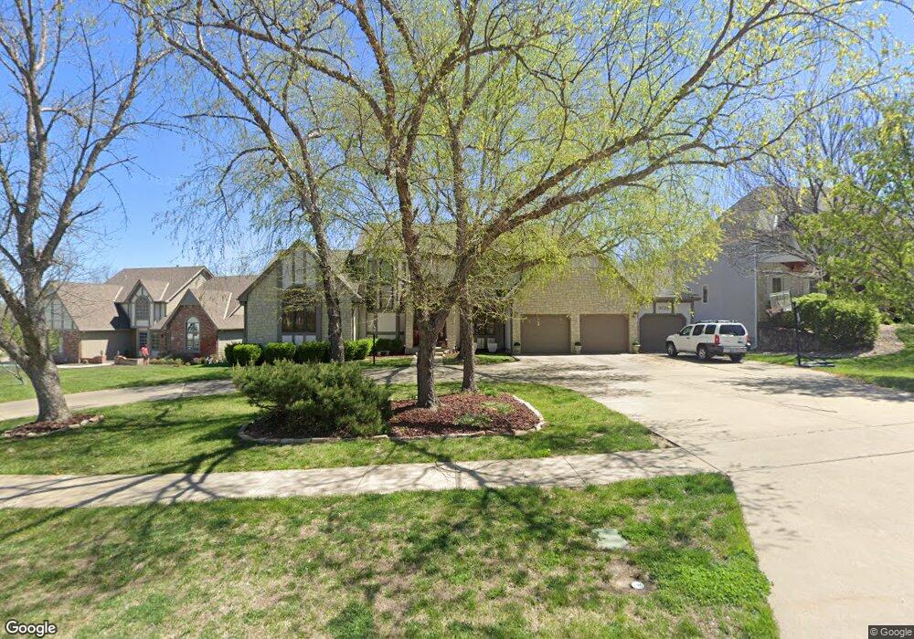 3724 SW Ashworth Ct, Topeka, KS 66610 - photo 1