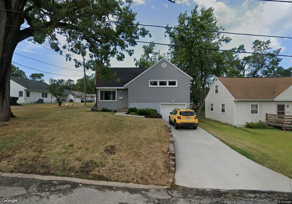 1215 28th St SE, Cedar Rapids, IA 52403 - photo 1