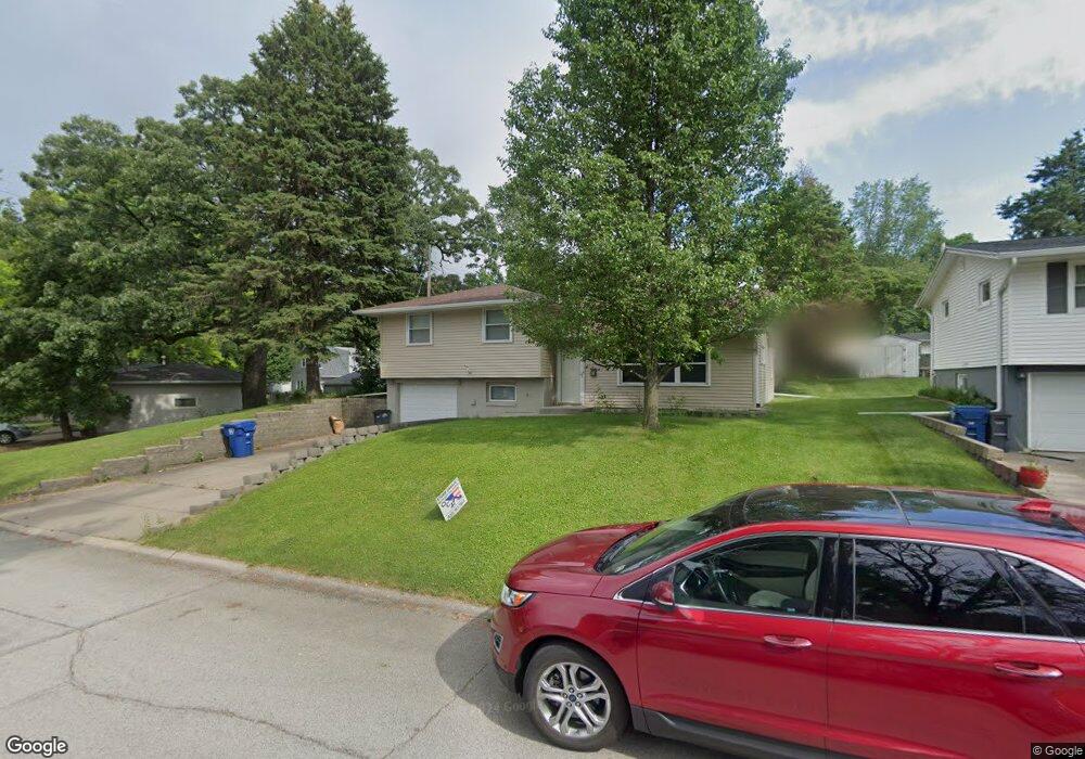 33 Parklane Cir, Bettendorf, IA 52722 - photo 1