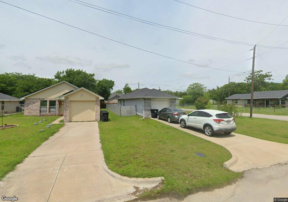 1411 Chase Ave, Cleburne, TX 76031 - photo 1
