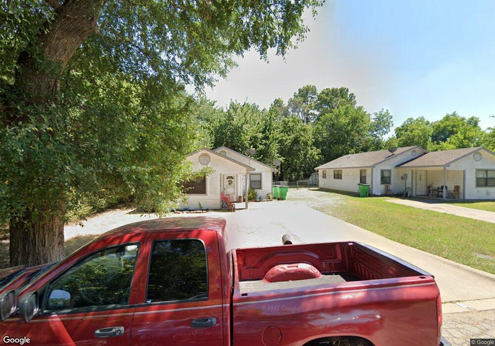 1418 E Pecan St, Gainesville, TX 76240 - photo 1