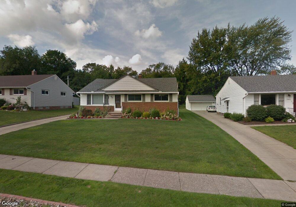 2366 Stanford Dr, Wickliffe, OH 44092 - photo 1