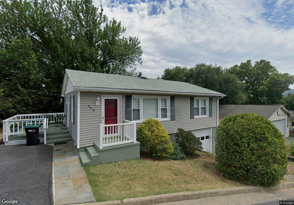 328 Lee St, Strasburg, VA 22657 - photo 1
