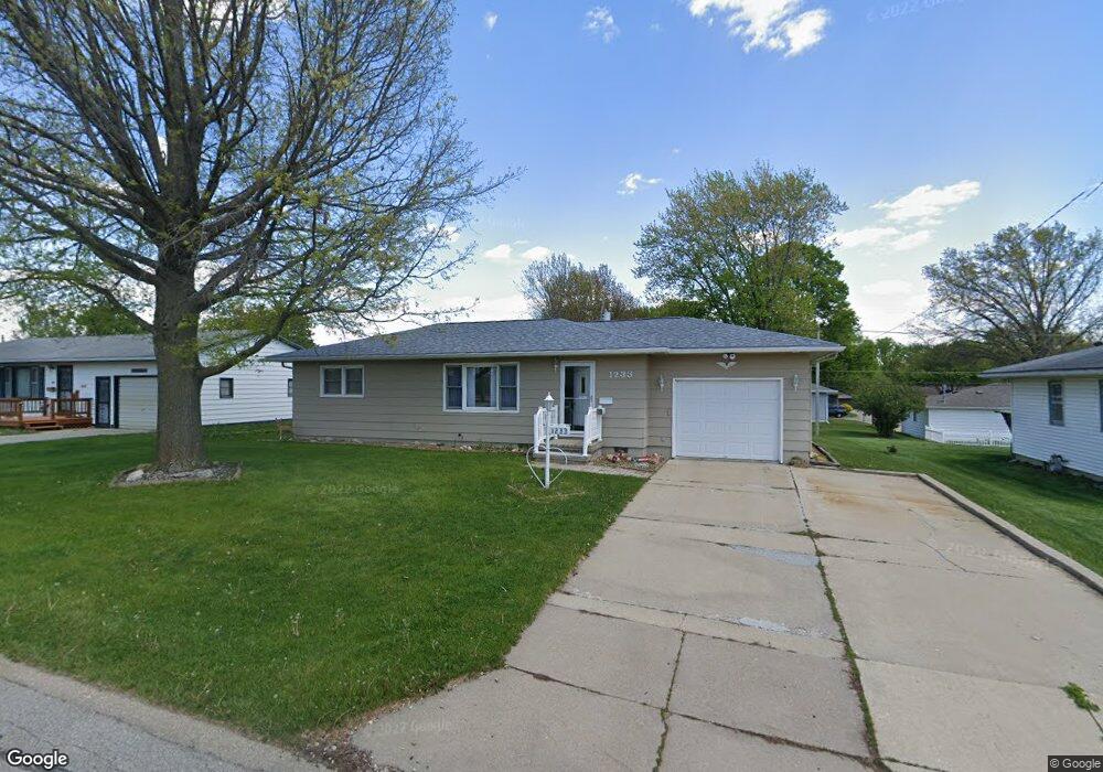 1233 S Hackett Rd, Waterloo, IA 50701 - photo 1