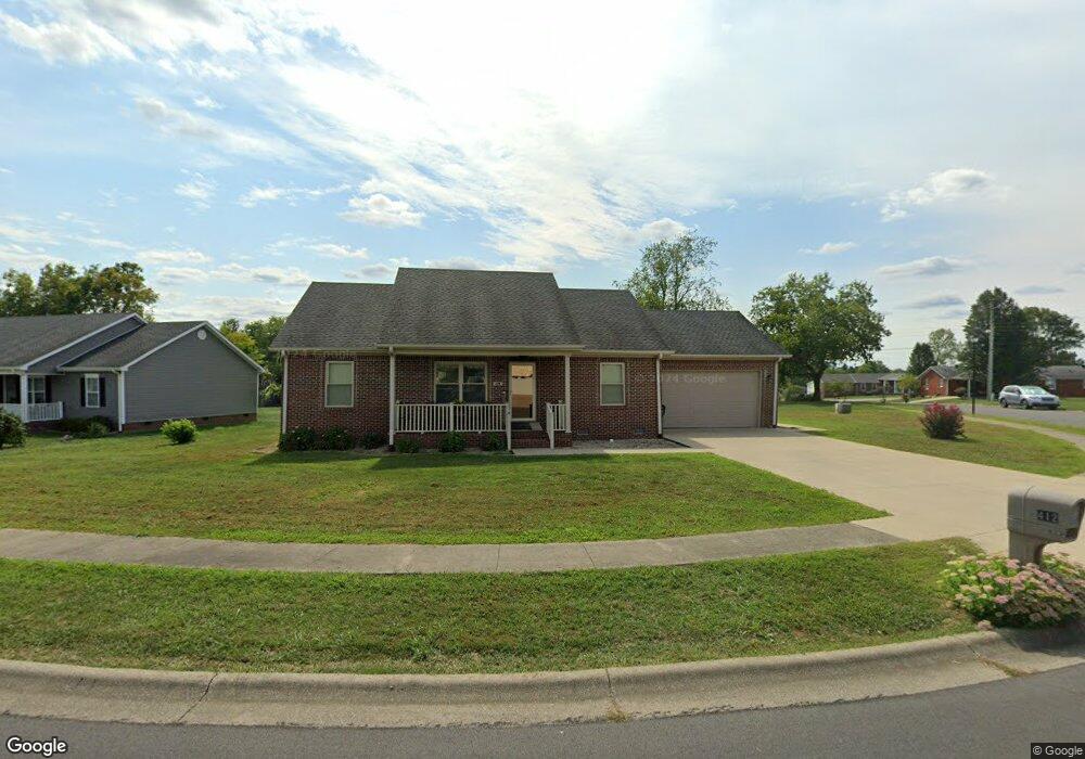 412 Cresthill Dr, Harrodsburg, KY 40330 - photo 1