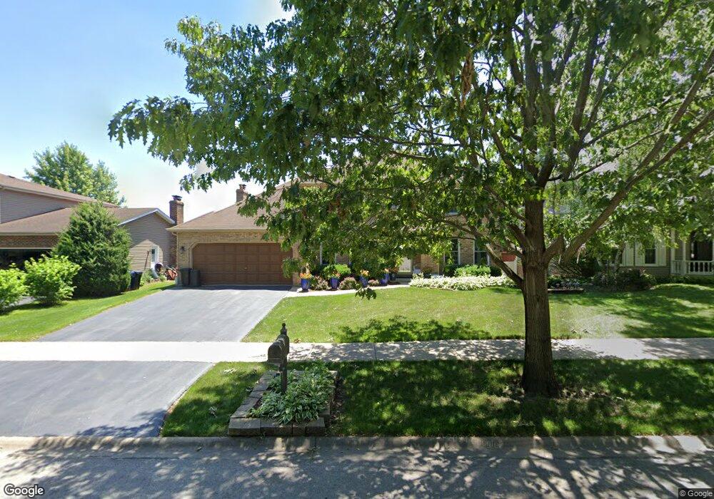 949 Lehigh Cir, Naperville, IL 60565 - photo 1