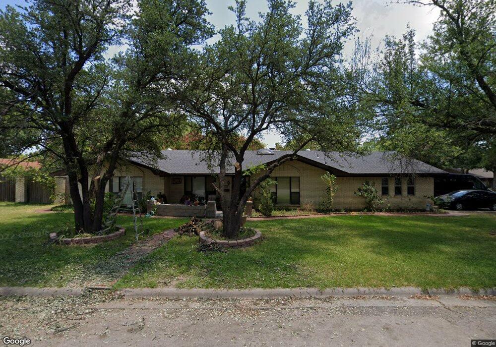 1100 Rosedale Dr, Gainesville, TX 76240 - photo 1