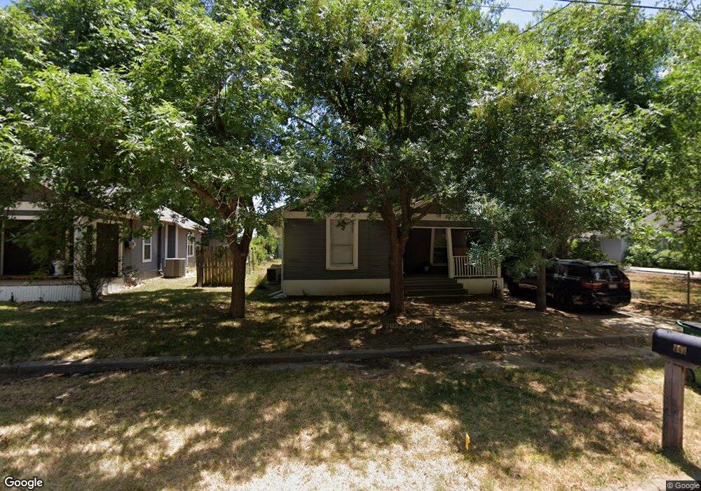 942 N Commerce St, Gainesville, TX 76240 - photo 1