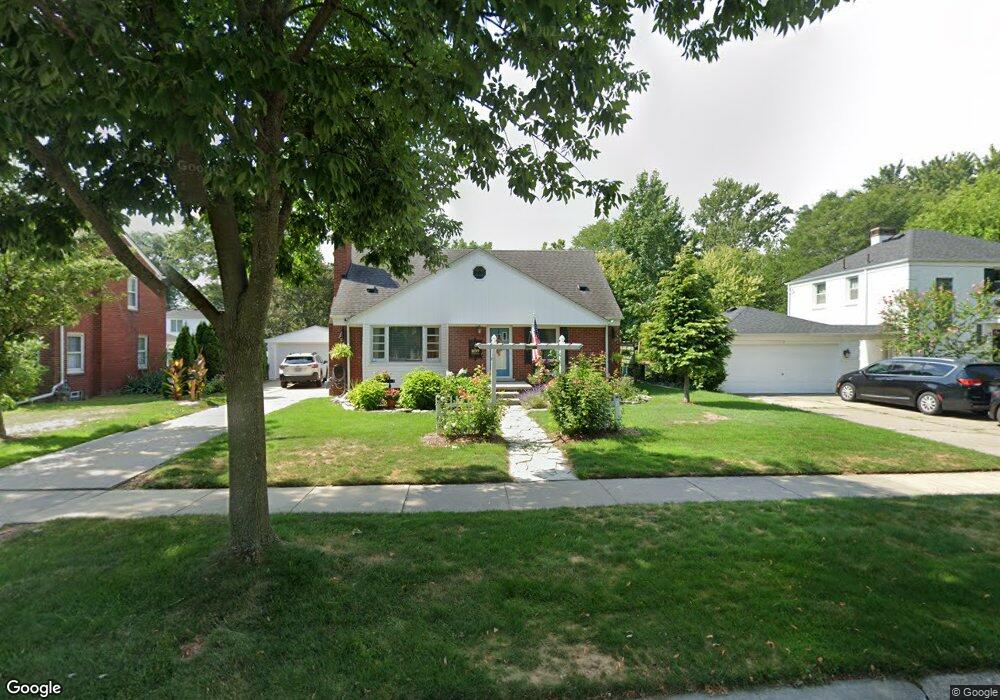 1699 Hollywood Ave, Grosse Pointe Woods, MI 48236 - photo 1