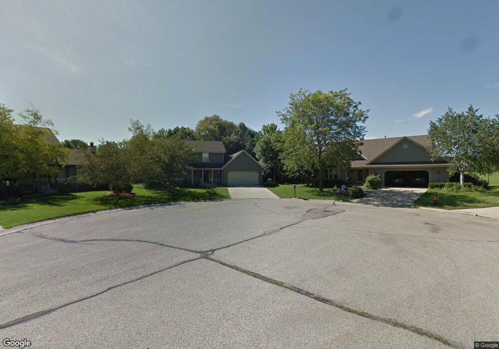 W153N7414 Stoneridge Ct, Menomonee Falls, WI 53051 - photo 1