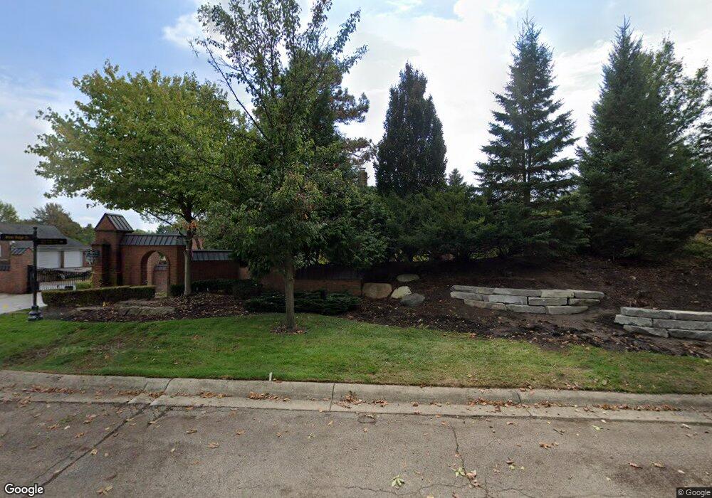 3032 West Ridge Ct, Bloomfield Hills, MI 48302 - photo 1