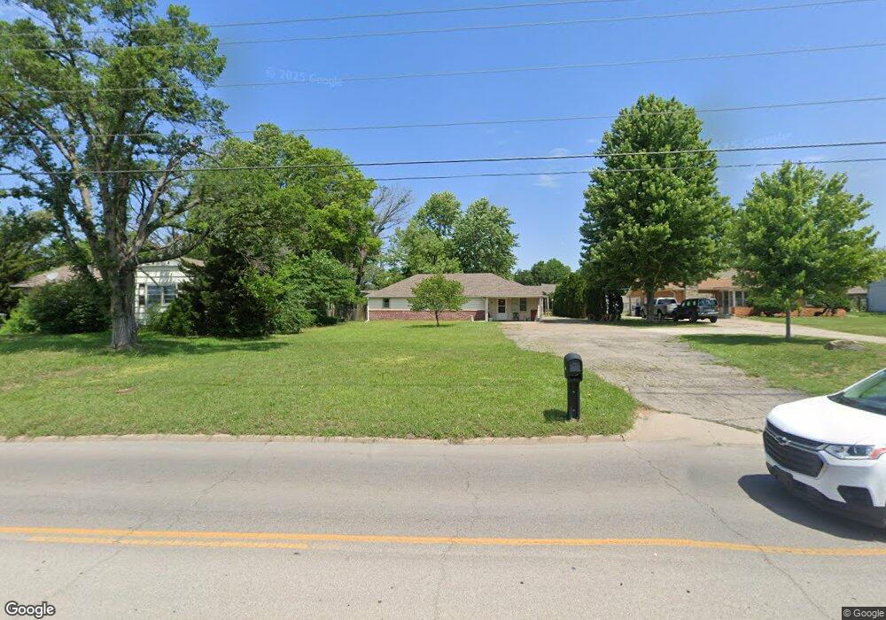 1910 SW 37th St, Topeka, KS 66611 - photo 1