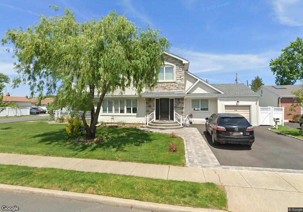 772 Princeton Rd, Franklin Square, NY 11010 - photo 1