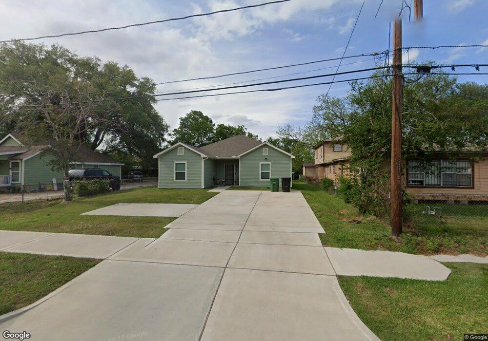 782 N Victory Dr, Houston, TX 77088 - photo 1