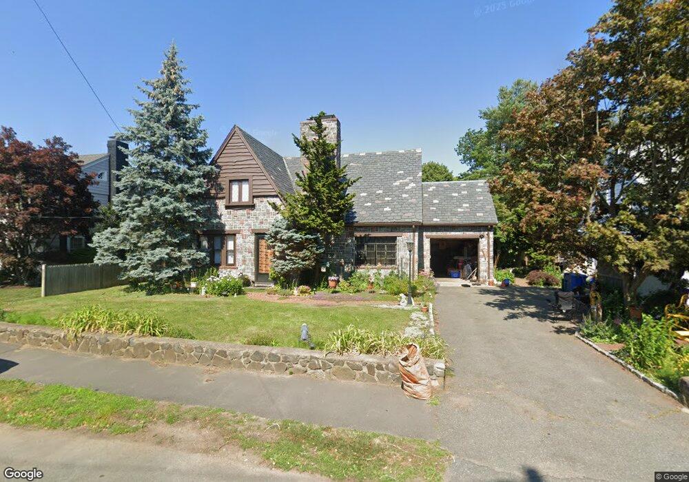 9 Trinity Rd, Marblehead, MA 01945 - photo 1