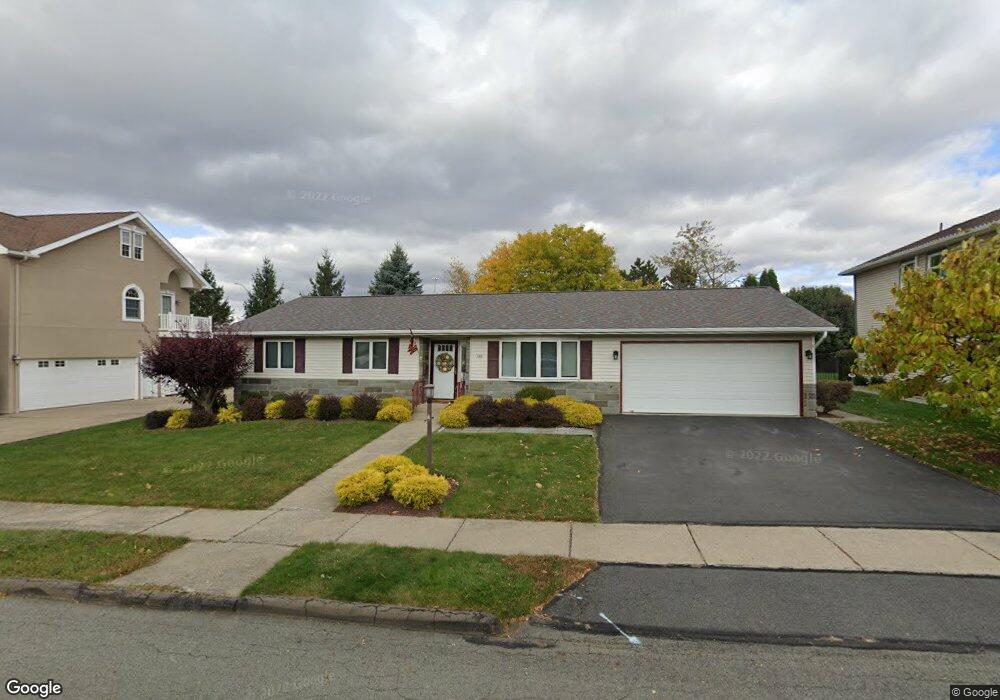 713 E Swinnick Dr, Dunmore, PA 18512 - photo 1