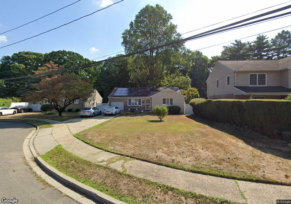 829 Janos Ln, West Hempstead, NY 11552 - photo 1