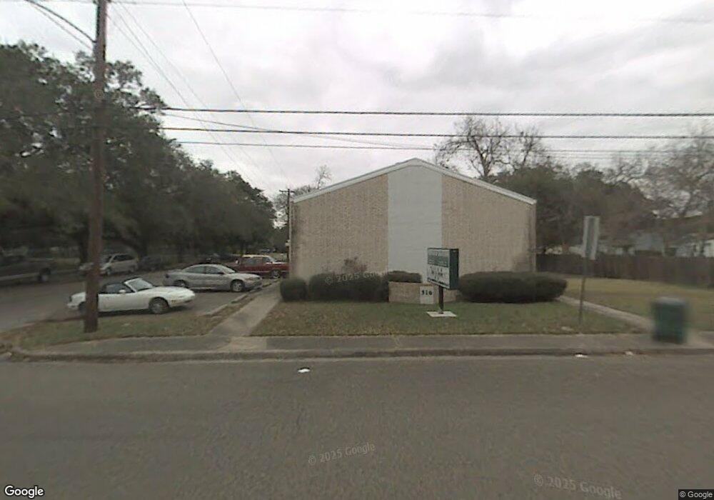 516 W House St, Alvin, TX 77511 - photo 1