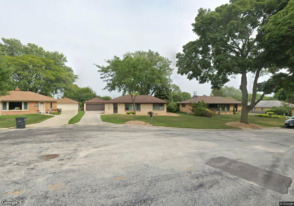 2224 Crestview Ct, Milwaukee, WI 53226 - photo 1