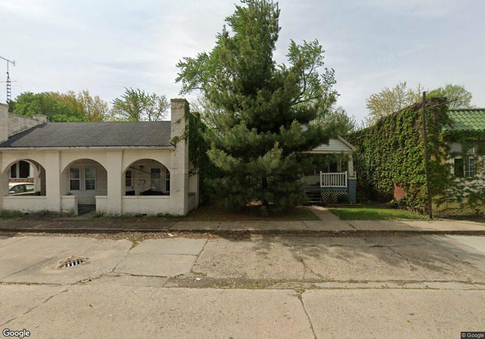 525 4th St, Lincoln, IL 62656 - photo 1