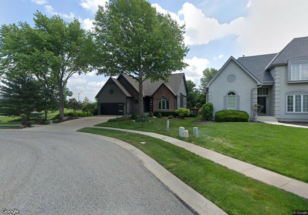 9821 Chestnut St, Lenexa, KS 66220 - photo 1