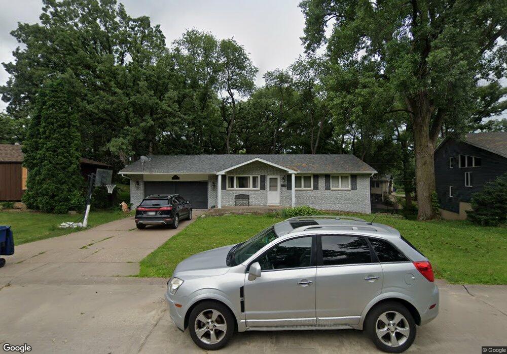 4425 Canterbury Ln, Davenport, IA 52806 - photo 1