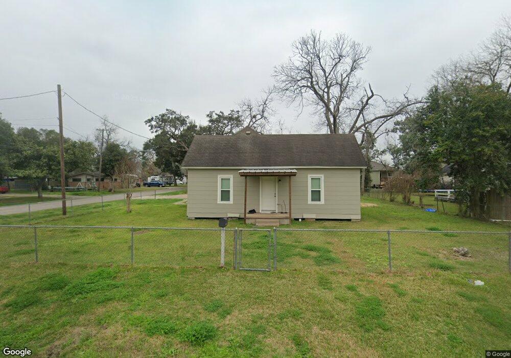 1620 W Lang St, Alvin, TX 77511 - photo 1