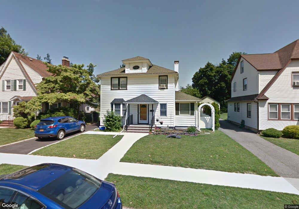 160 Canterbury Rd, Williston Park, NY 11596 - photo 1