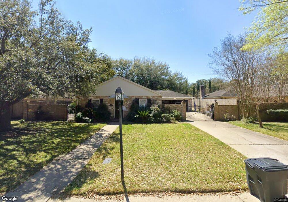 10011 Locke Ln, Houston, TX 77042 - photo 1