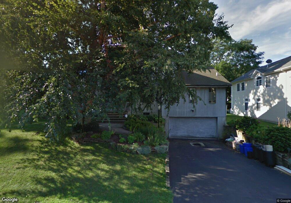 72 Newcomb Rd, Tenafly, NJ 07670 - photo 1